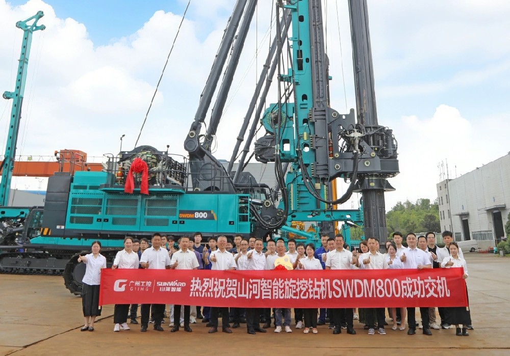“破紀(jì)錄王者”再出征！山河智能SWDM800旋挖鉆機(jī)成功交機(jī)